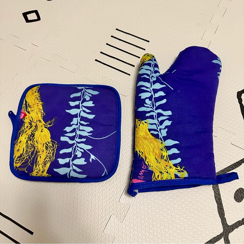 Vintage Mamo Howell oven mitt and pot holder